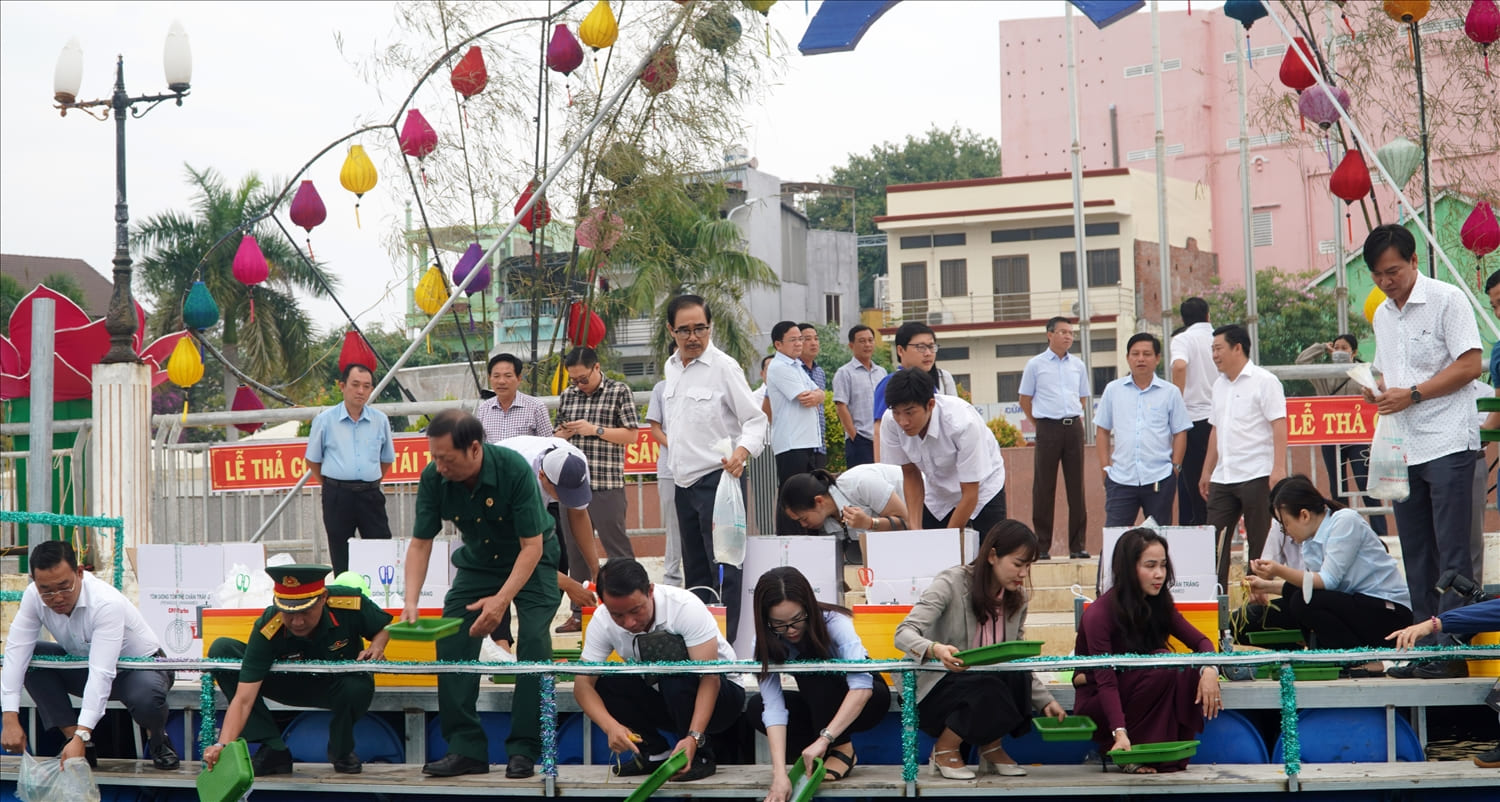 Kiên Giang: Thả con giống tái tạo nguồn lợi thủy sản